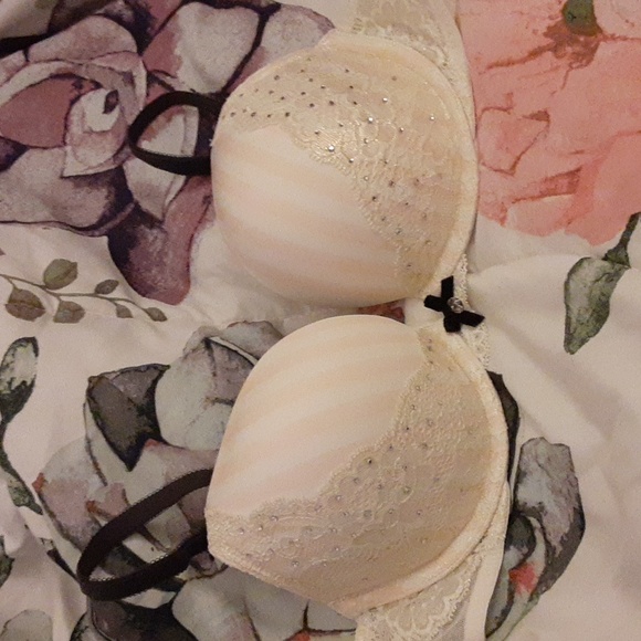 Victoria's Secret Other - Victoria's secret dream angels push up bra